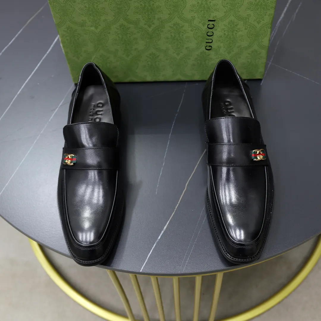 Men's shoes: 250🙅‍♂️🙅‍♂️🙅‍♂️Niuli Brand: GUCCI Size: 38-44 (45 can be customized) Level: Counter classic Material: Original soft cowhide upper Comfortable cowhide lining Original lightweight outsole Style category: Business casual footwear Driving leather shoes Color: Actual picture color